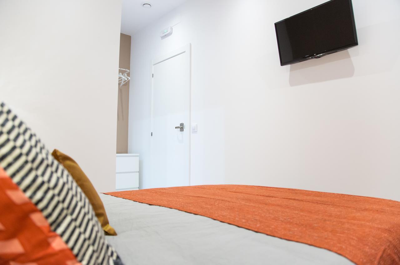 Hotel Fira Basic L'Hospitalet de Llobregat Esterno foto