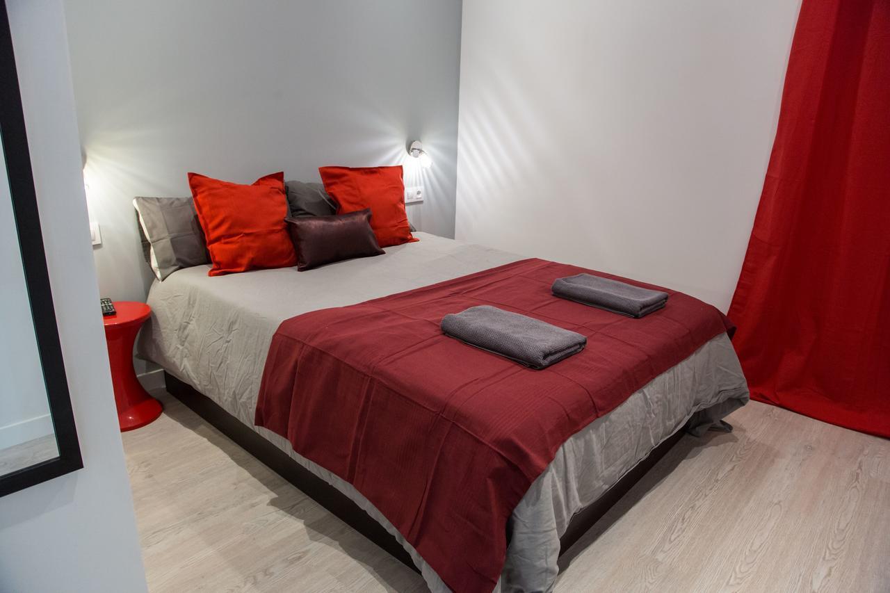 Hotel Fira Basic L'Hospitalet de Llobregat Esterno foto