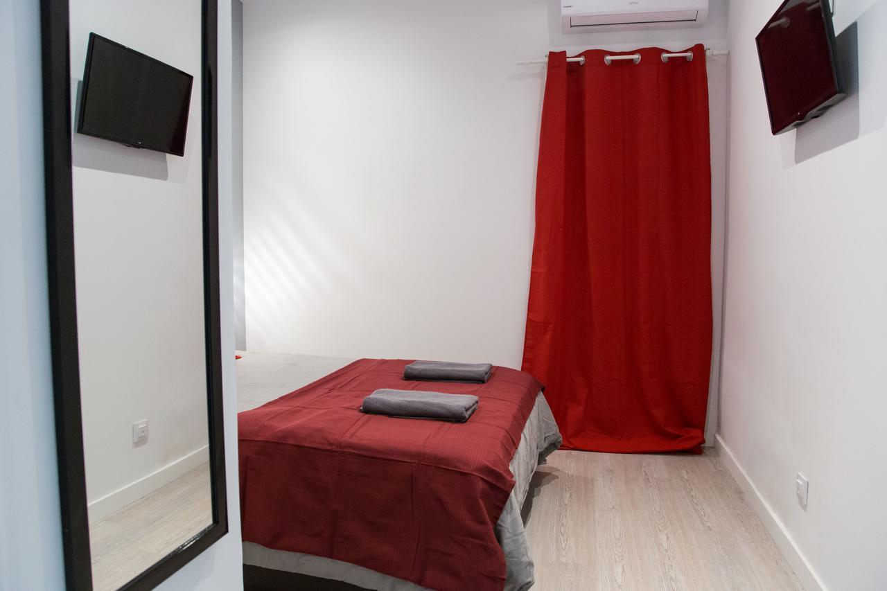 Hotel Fira Basic L'Hospitalet de Llobregat Esterno foto