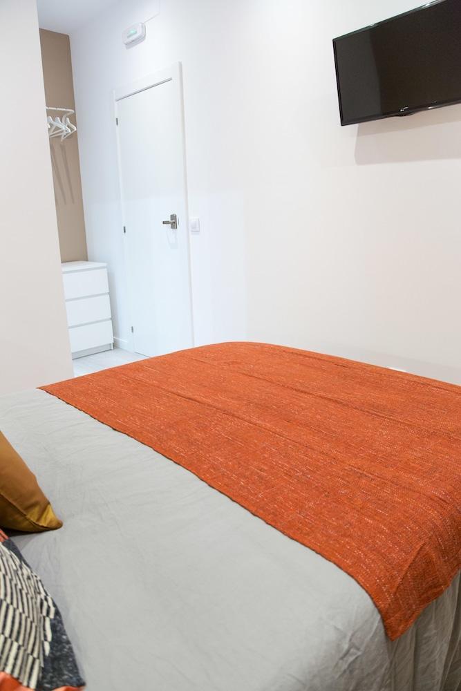 Hotel Fira Basic L'Hospitalet de Llobregat Esterno foto