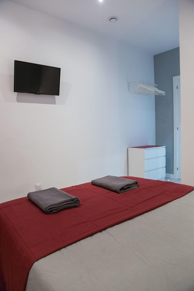 Hotel Fira Basic L'Hospitalet de Llobregat Esterno foto