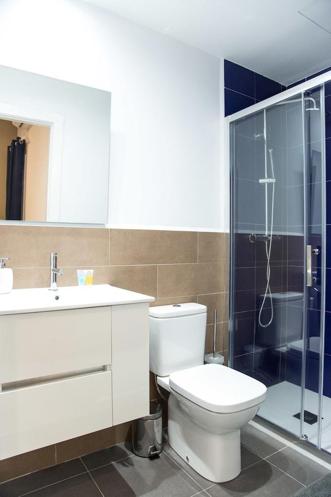 Hotel Fira Basic L'Hospitalet de Llobregat Esterno foto