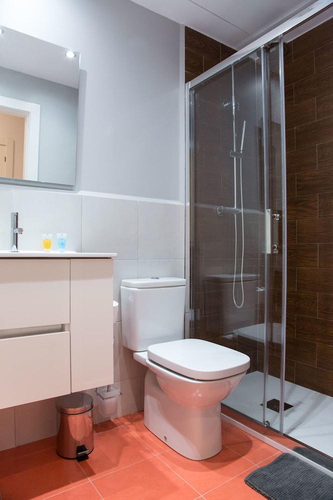 Hotel Fira Basic L'Hospitalet de Llobregat Esterno foto